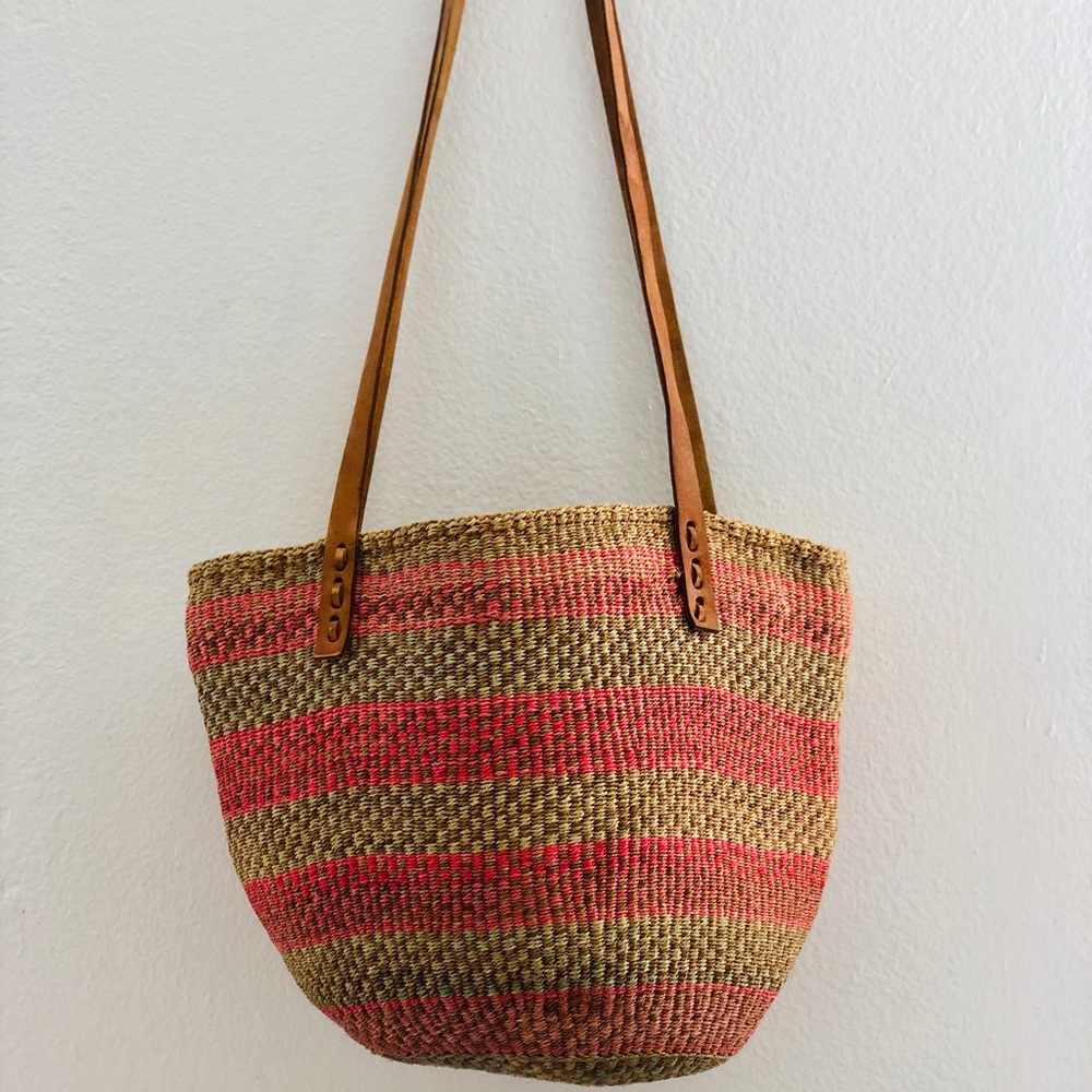 Esparto and leather bag
